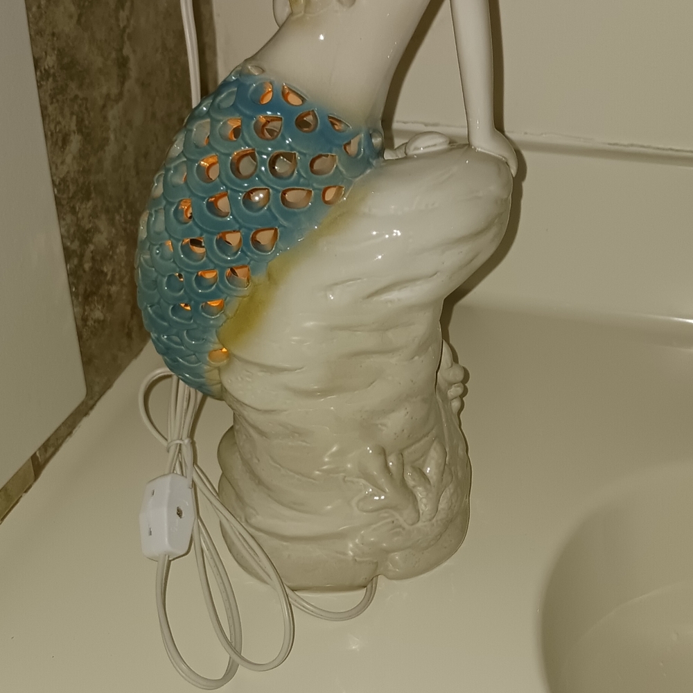 Brand new mermaid lamp from cracker barrel - Picture 7 of 12